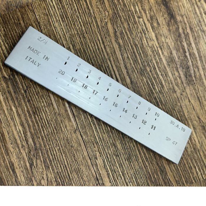 Drawplate, D-Shaped, 20 holes, 3.00 x 0.99mm to 1.00 x 0.33mm
